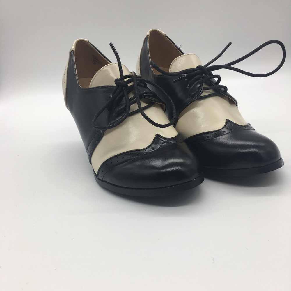 Heeled saddle shoes